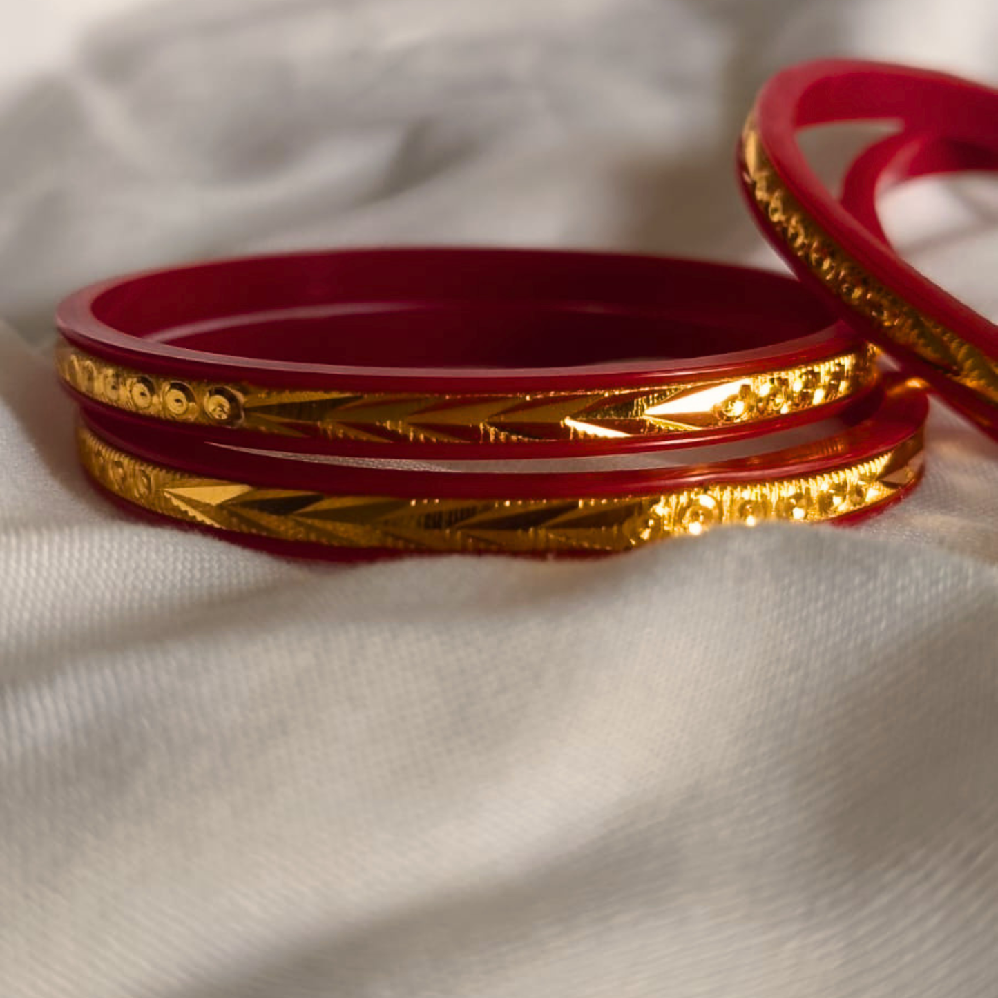 Red Lac Gold Band Bangle