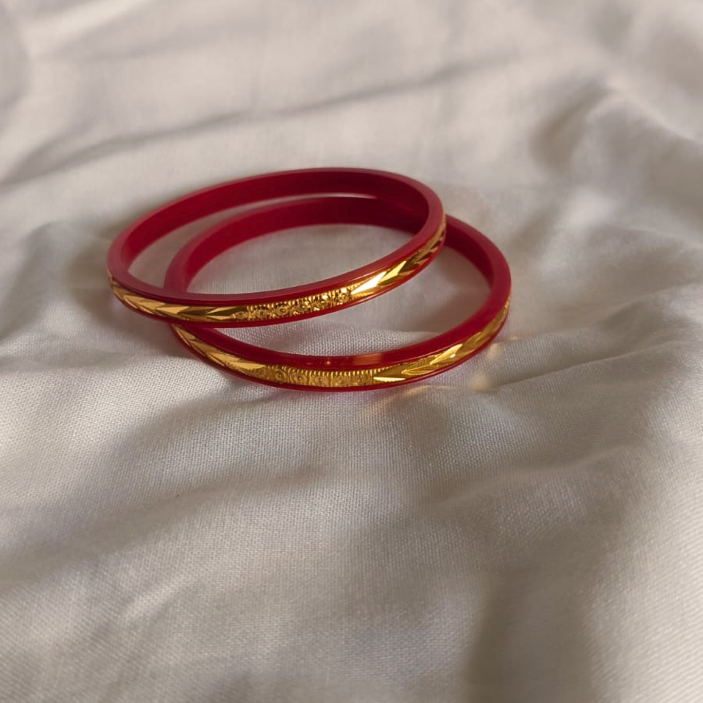 Red Lac Gold Band Bangle