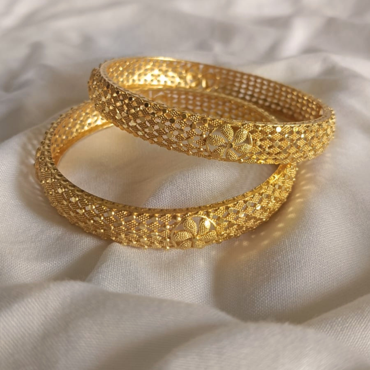 Gold Forming Floral Mesh Bangle Set