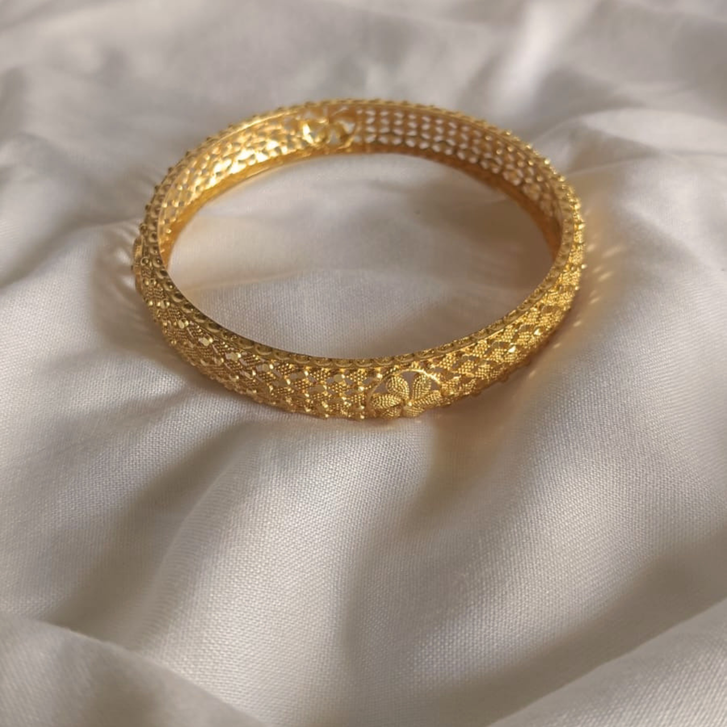 Gold Forming Floral Mesh Bangle Set